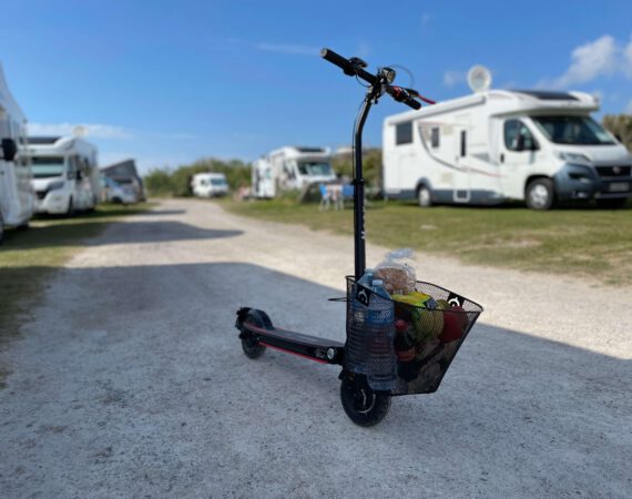 Kompakter Lasten E-Scooter mit Straßenzulassung